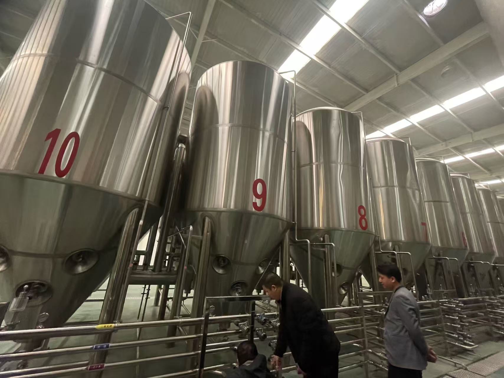 让胡路精酿啤酒设备厂—平面布置、设备设计、制造、调试、培训等一条龙服务